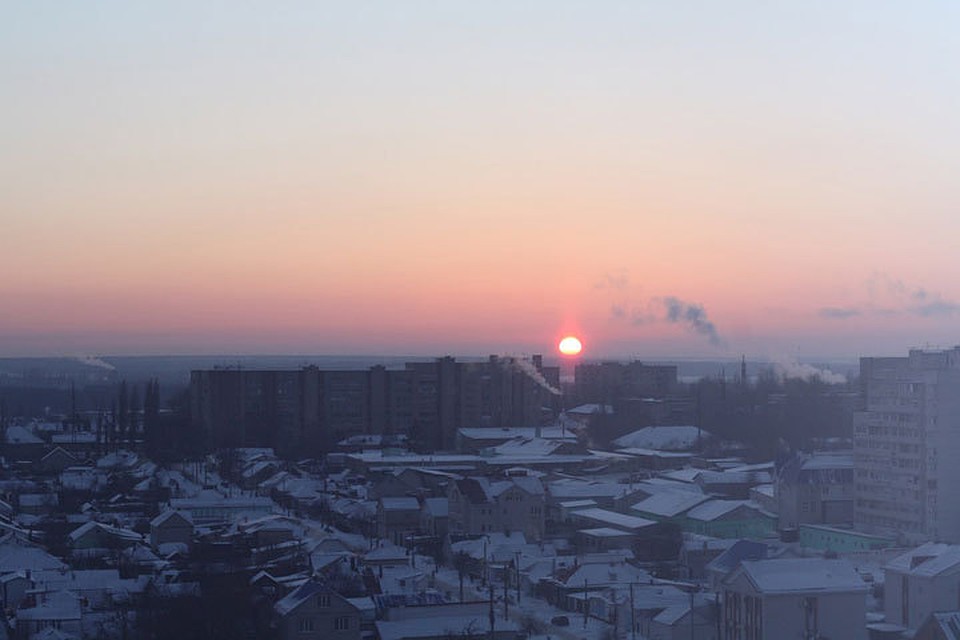 Из-ppf ночных морозов снег не расстает.