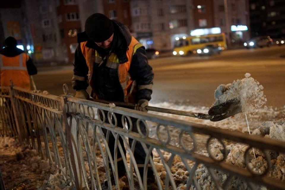 Томичи, выталкивающие снег на дорогу, получили предписания