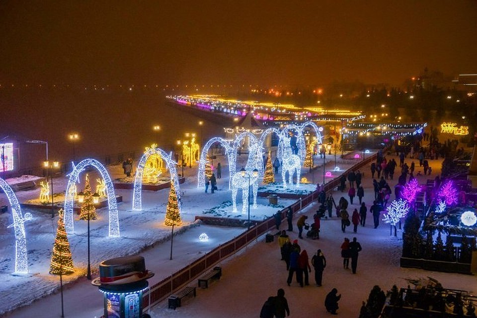 Также гости набережной покупали подарки на новогодней ярмарке