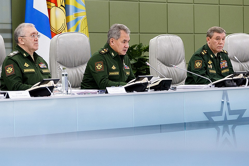Глава Минобороны России Сергей Шойгу на селектороном совещании.