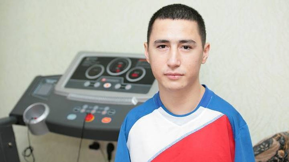 Глава Удмуртии подарил Ринату Якупову беговую дорожку