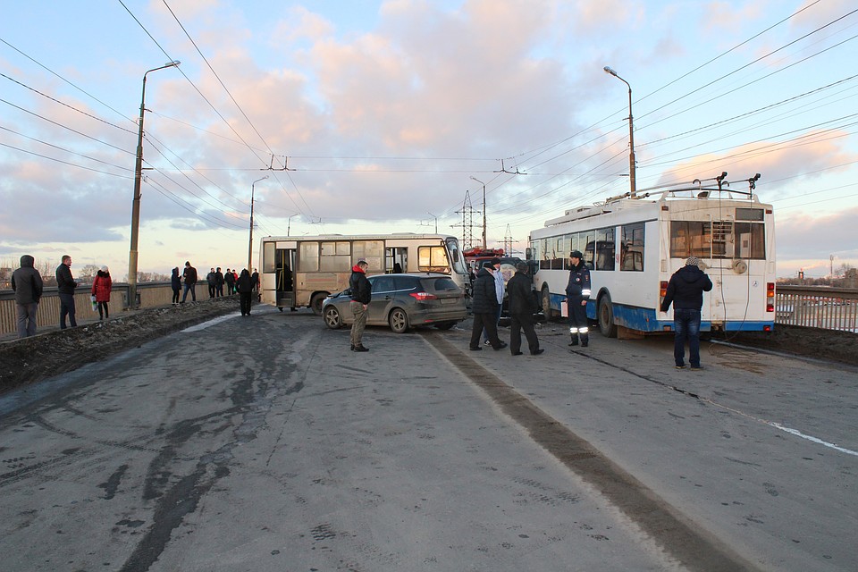 Одна авария и мост перекрыт