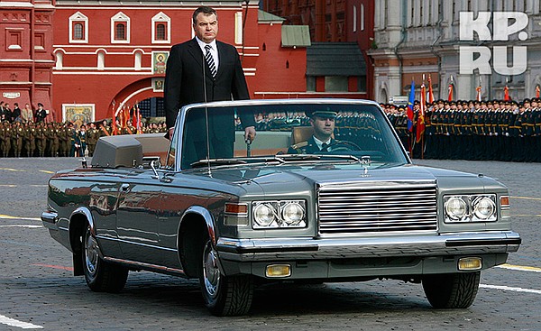 Анатолий Сердюков на военном параде на Красной площади 9 мая 2008 года.