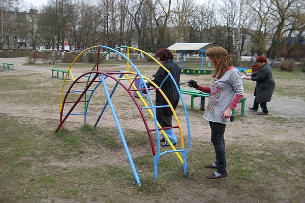 На городской субботник в Брянске вышли больше 14 тысяч горожан. Фото: пресс-служба Брянской горадминистрации.