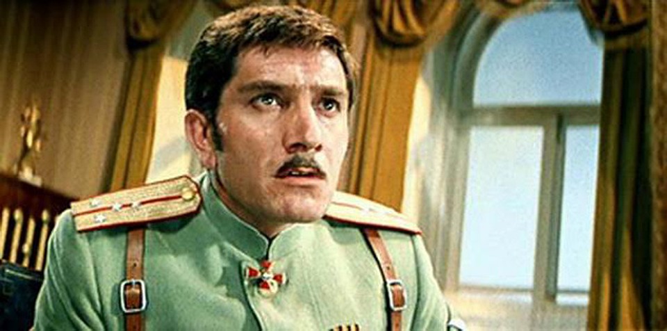 ...штабс-капитан Овечкин («Корона Российской империи»)... Фото: кадр из фильма