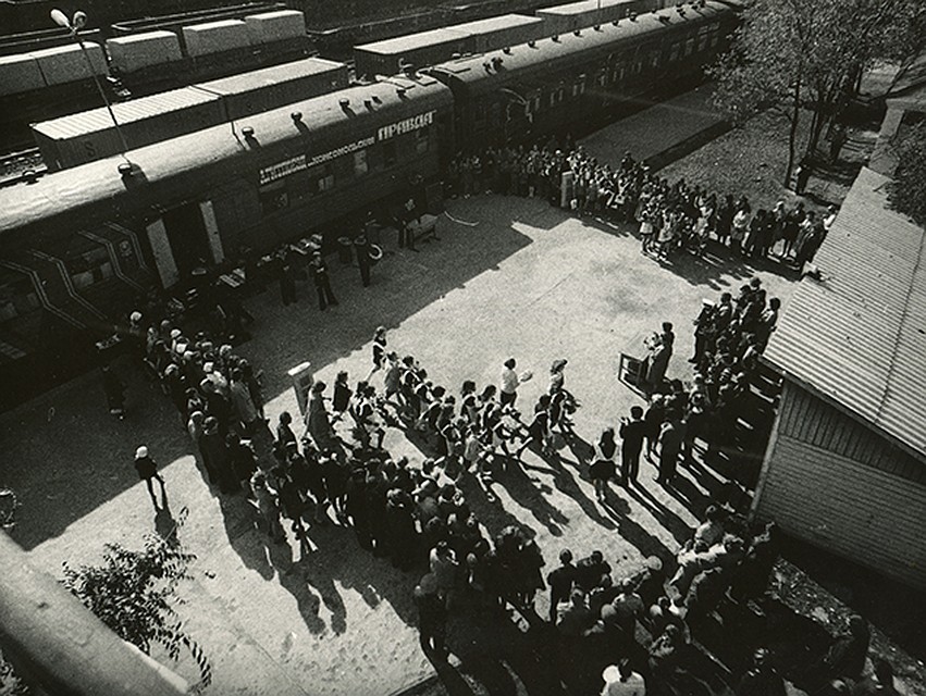 40 лет назад, 5 октября 1975-го, в столицу Байкало-Амурской магистрали Тынду прибыл первый агитпоезд ЦК ВЛКСМ Фото: Архив "КП"