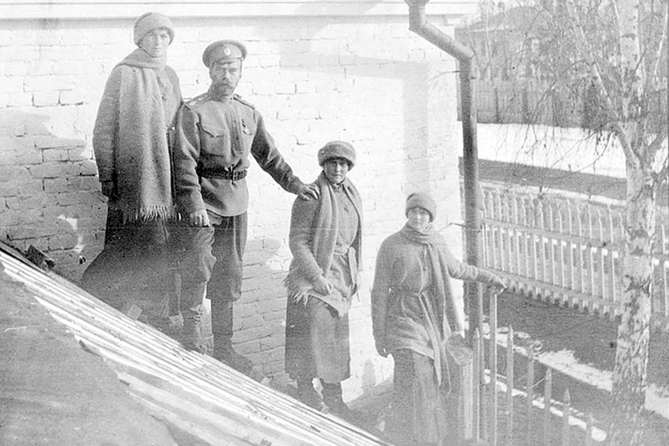 Царская семья незадолго до расстрела Фото: Архив Свердловской области