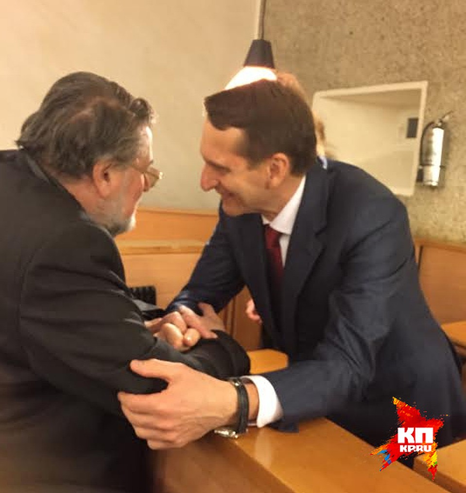 Александр Ширвиндт и Сергей Нарышкин после спектакля обсуждают "Чемоданчик" Фото: Александр ГАМОВ