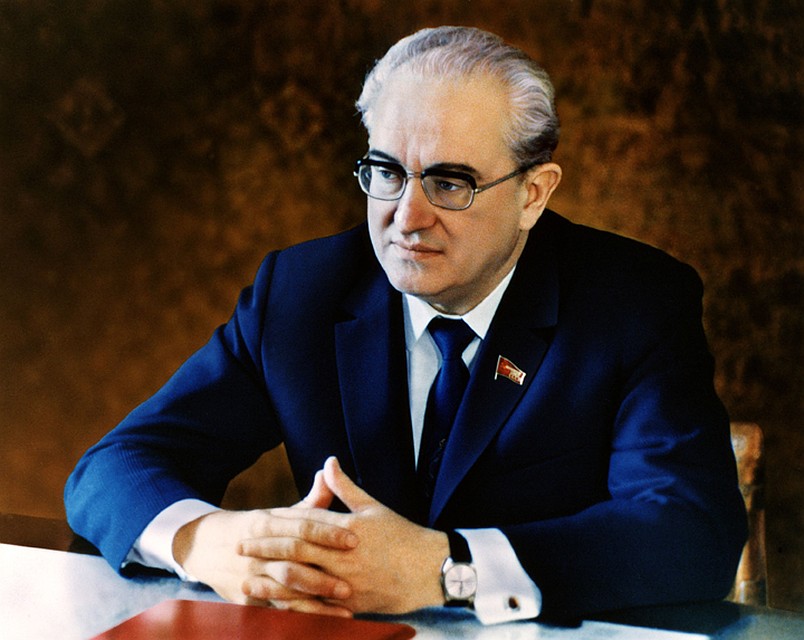 Историк: "Когда Андропов объявил, что нужно наводить порядок, народ воспринял это позитивно. Но починить ничего уже было нельзя, система управления совершенно износилась" Фото: Эдуард Песов /Фотохроника ТАСС/