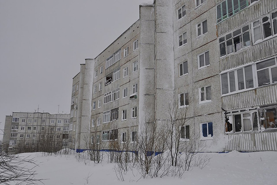 Выбитые окна в домах кировчан отреомнтируют за счет городского бюджета. Фото: Александра ЛЕБЕДЕВА