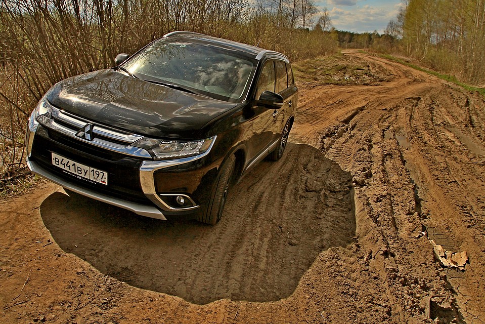 Штатные колеса Brigestone не подвели, несмотря на то, что сильно "замылились". Фото: Евгений ВАСИН