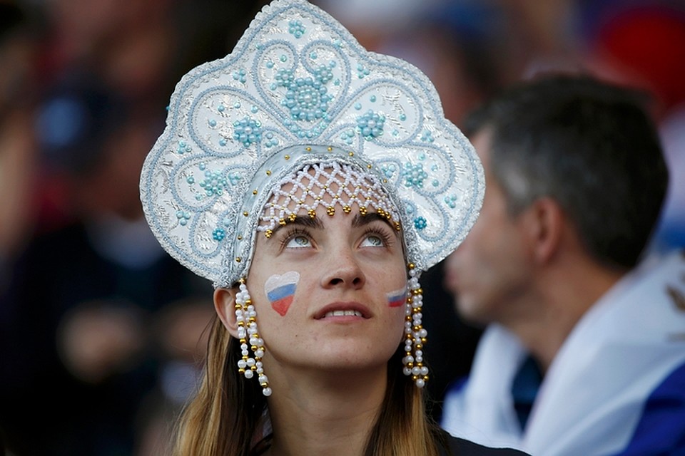 Третий матч сборной России на турнире грозил стать ее первым, в котором не чувствовался запах слезоточивого газа Фото: REUTERS