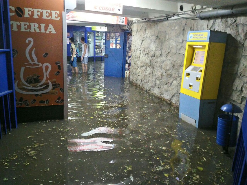 Подземные переходы в центре города затопило. Фото из группы ВК "Ростов-на-Дону | Главный".