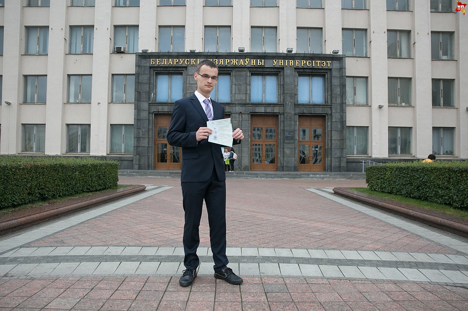 С Владиславом мы встретились в первый день подачи документов - утром 8 июля. Фото: Павел МАРТИНЧИК