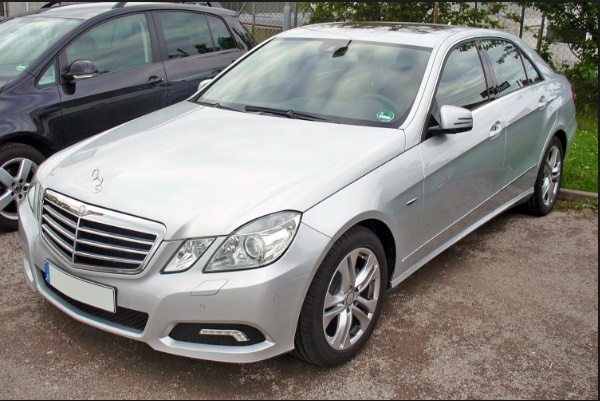 Mercedes- Benz E 220