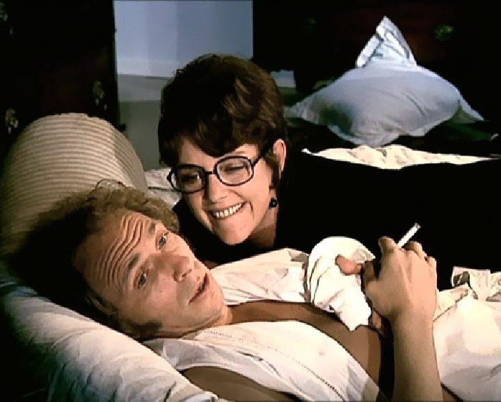 В результате порочной связи друг ВЫсокого блондина воспитывал маленьких кучерявых блондинчиков - так по крайней мере показано в фильме, который вышел в 1972 году.