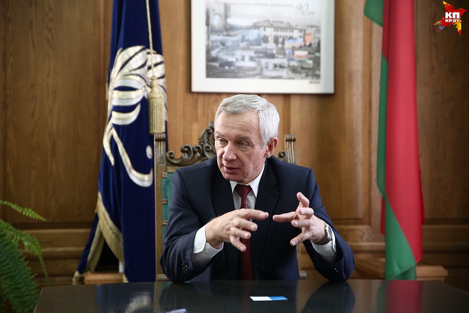 Сергей Владимирович Абламейко рассказал о будущем БГУ, его студентах и о том, когда интереснее учиться - сегодня или в его студенческие времена. Фото: Виктор ГИЛИЦКИЙ