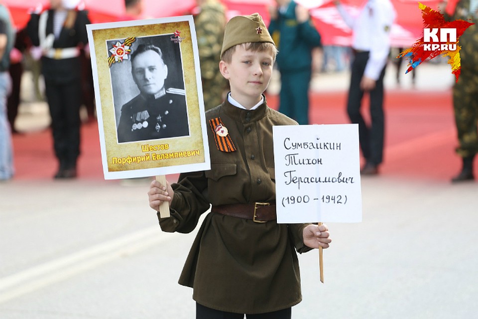 Цель акции - воспитать среди молодежи интерес к своим корням и истории. Фото: Роман ЗЛОБИН