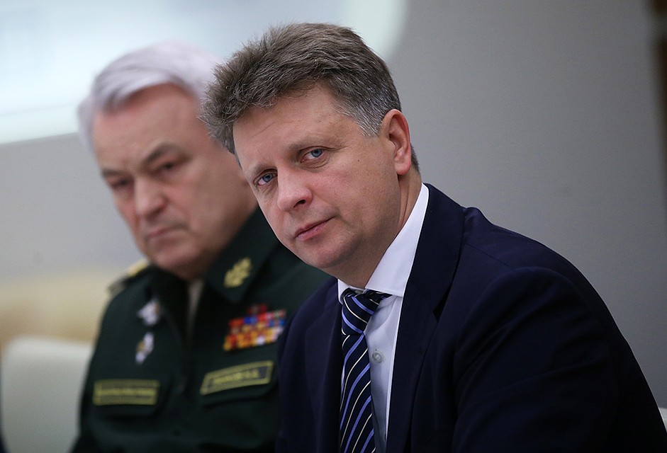 Министр транспорта РФ Максим Соколов (на первом плане) и cтатс-секретарь – заместитель министра обороны РФ Николай Панков. Фото: Валерий Шарифулин/ТАСС