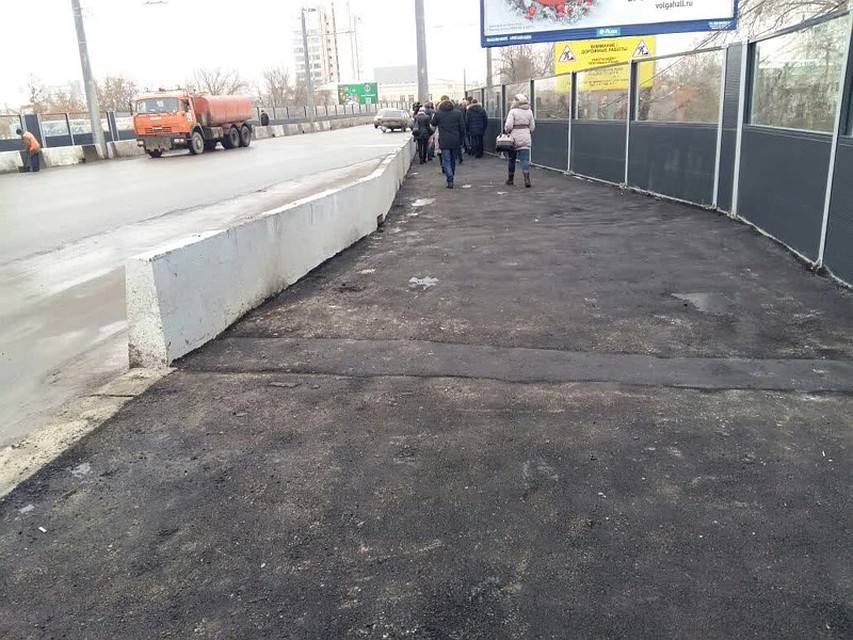 Попасть на мост можно только с Комсомольской и со стороны Пархоменко. Фото: Екатерина СИМОХИНА