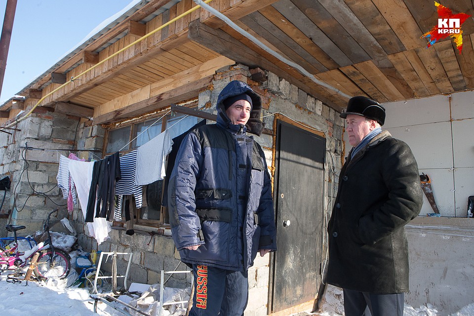 Сейчас Григорьев кутается в пуховик. Тогда на нем была футболка Фото: Валерий ЗВОНАРЕВ