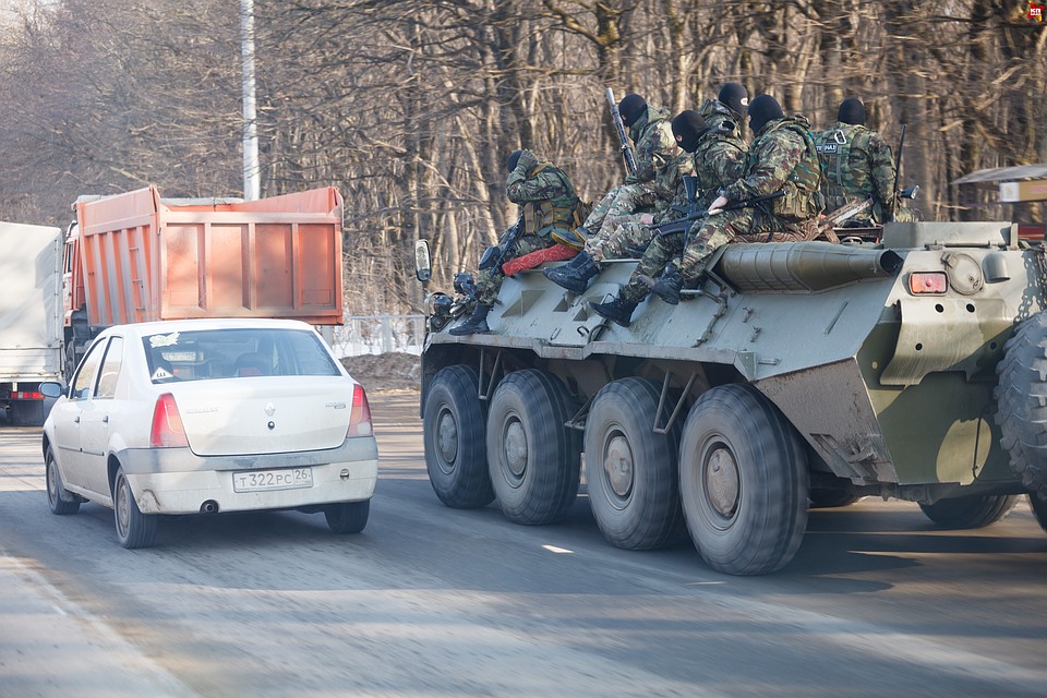 БТР в городе напугал автомобилистов Фото: Дмитрий АХМАДУЛЛИН