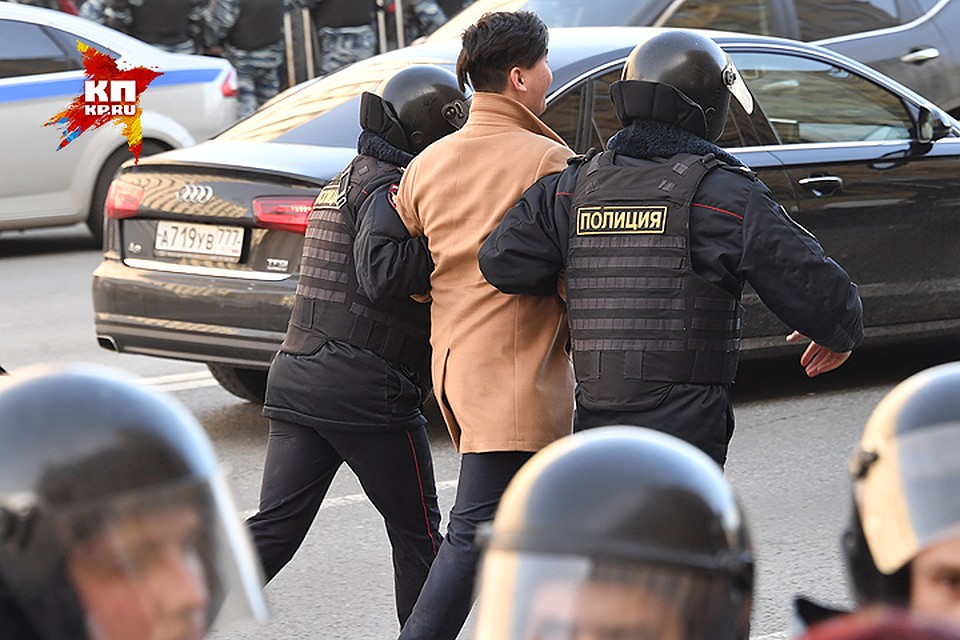 Митинги, состоявшиеся в воскресенье в крупнейших городах России, не обошлись без массовых задержаний. Фото: Владимир ВЕЛЕНГУРИН