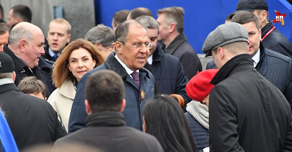 Министр иностранных дел РФ Сергей Лавров на трибуне для почетных гостей Фото: Владимир ВЕЛЕНГУРИН