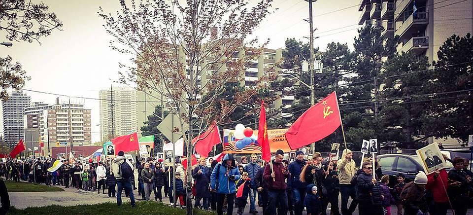 В Торонто в акции «Бессмертный полк» приняли участие 6000 человек. Фото Марины Аль-Асади