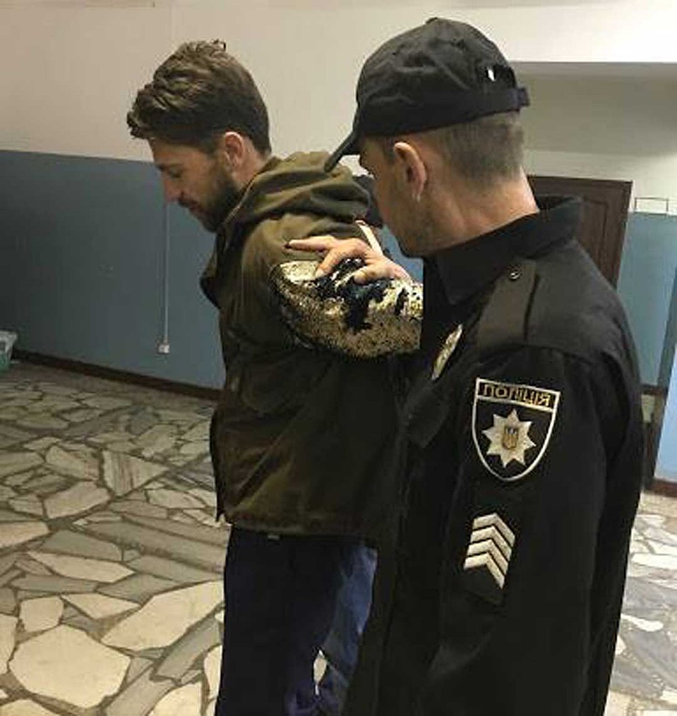 После задержания пранкер заметно погрустнел. Фото: Facebook Арсена Авакова