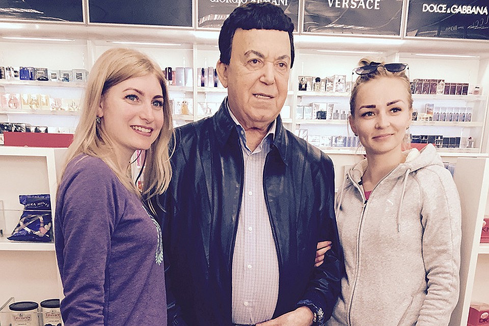 Девушки Донбасса: Иосиф Давыдович, приезжайте к нам почаще! Фото: Александр ГАМОВ