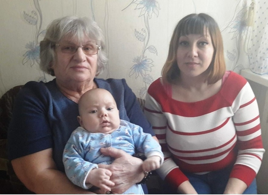 Зоя Антоновна с Люцией и внуком.