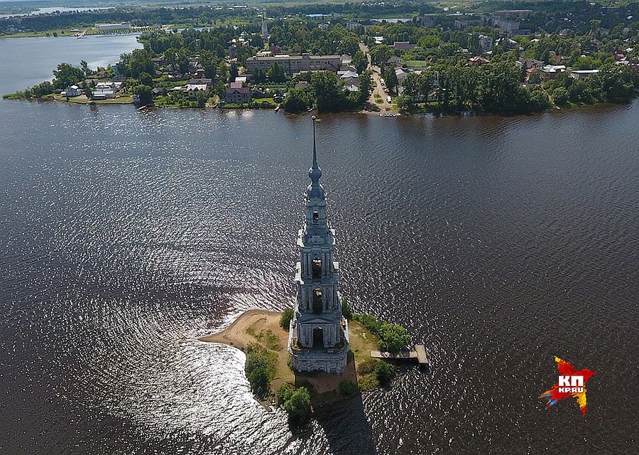 Городок Калязин расположен у места впадения в Волгу речки Жабни. Фото: Виктор ГУСЕЙНОВ