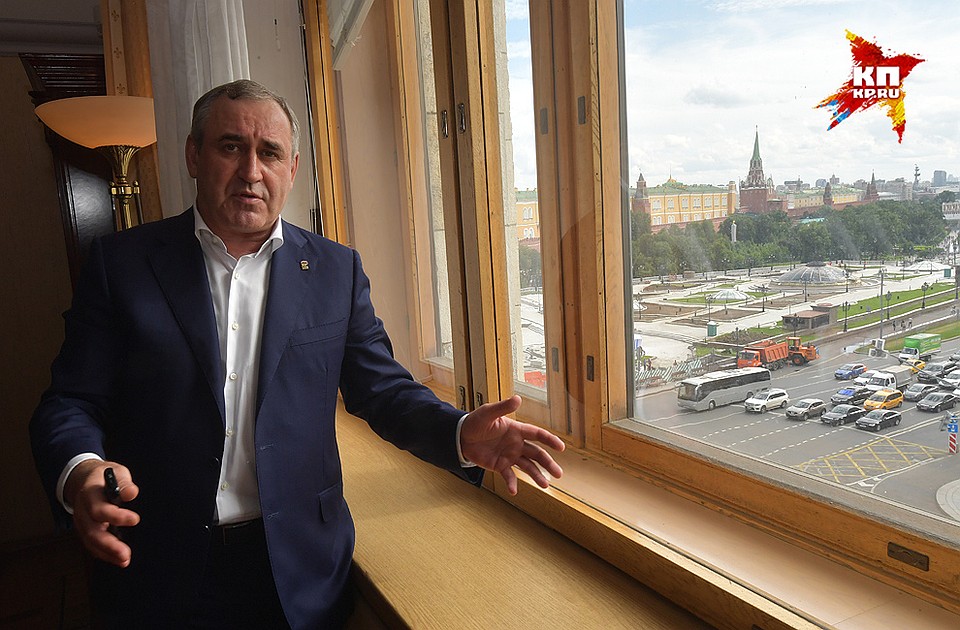 Вид на Манежную площадь из кабинета Сергея Неверова. Фото: Владимир ВЕЛЕНГУРИН