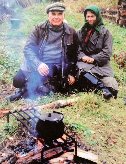Василий Михайлович Песков с Агафьей Лыковой в тайге Фото: Личный архив