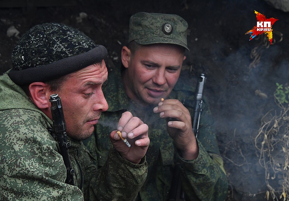 Курить страшно хочется, но не всегда это возможно. Фото: Владимир ВЕЛЕНГУРИН