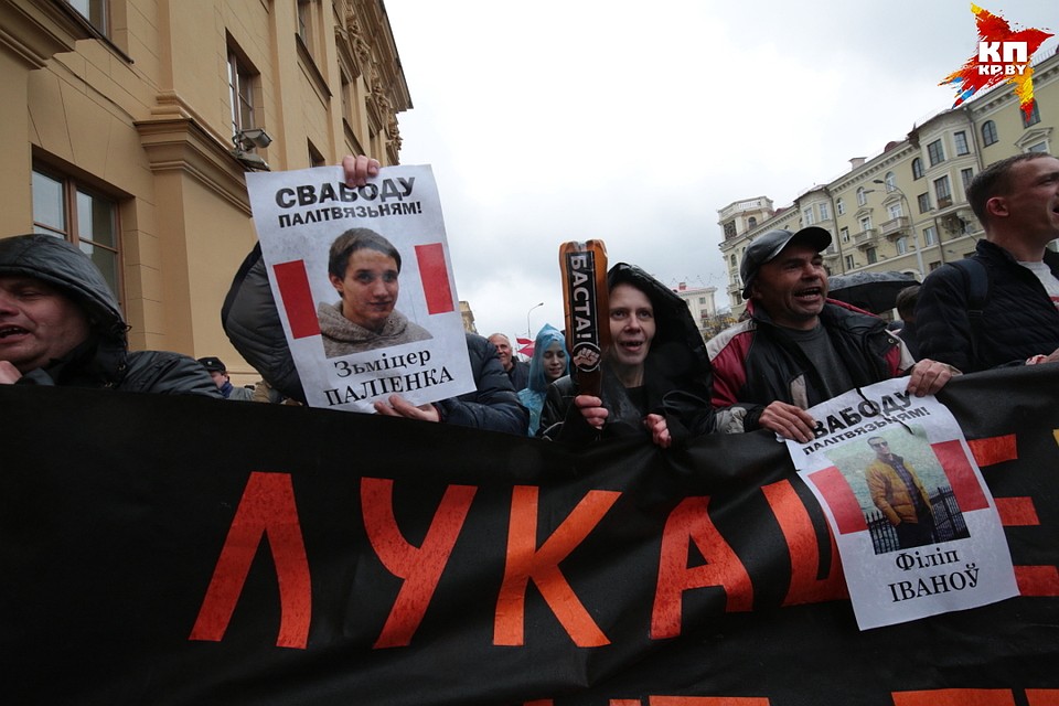 Протестующие требовали освободить политзаключенных. Фото: Святослав ЗОРКИЙ