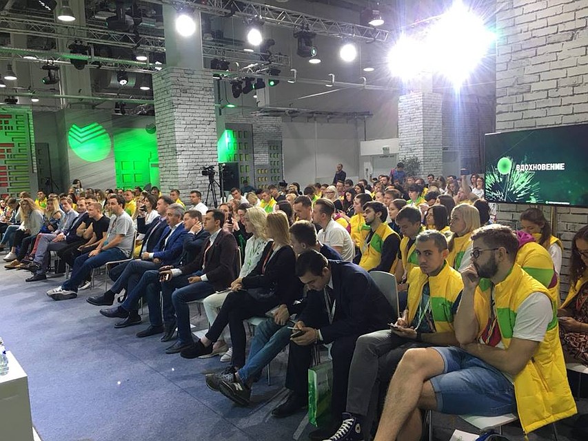 Участники фестиваля ознакомились с возможностями платформы знаний и сервисов для бизнеса.