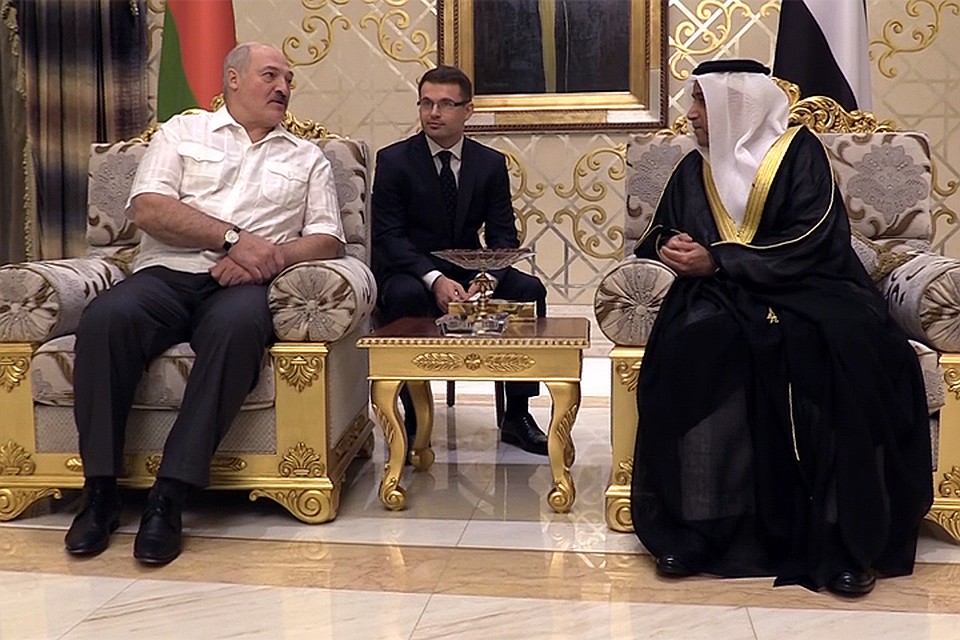 Первую встречу Александр Лукашенко провел прямо в здании аэропорта. Фото: пресс-служба президента Беларуси.