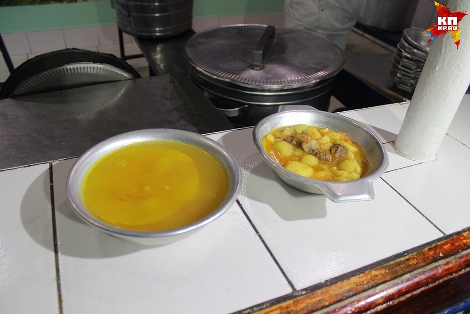 Заключенным в колонии дают суп и мясное рагу Фото: Роман ЛЯЛИН