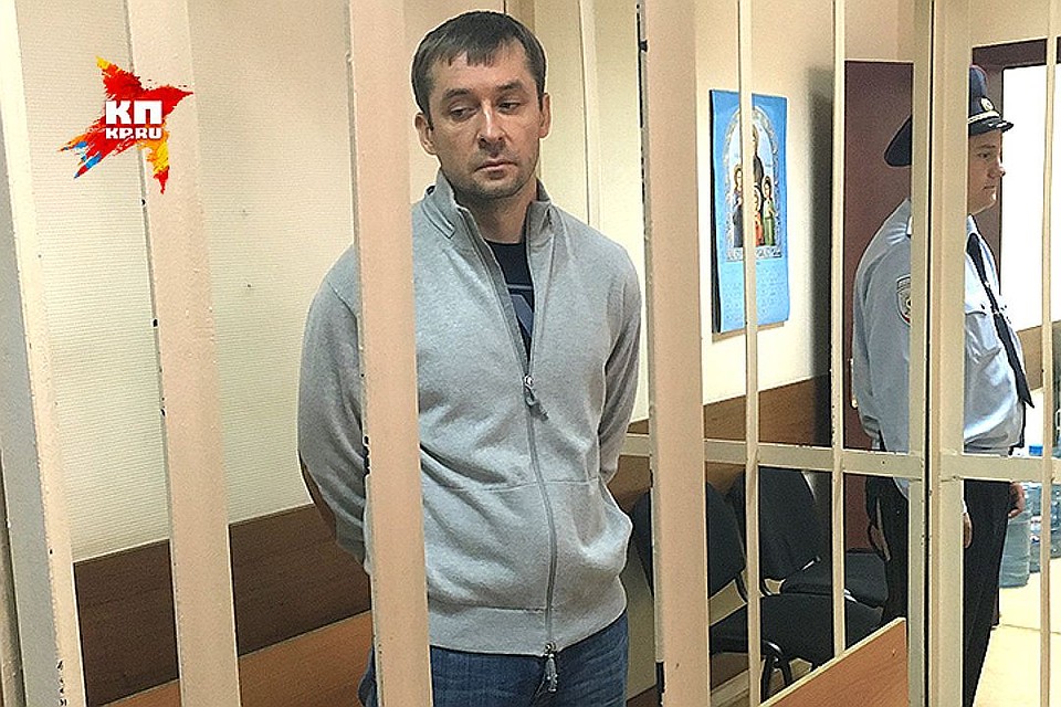 В суде полковник раскрыл секрет своего благосостояния и посоветовал "трудиться" Фото: Павел КЛОКОВ