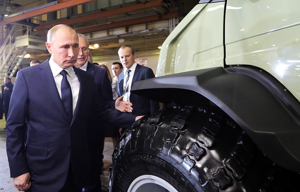 6 декабря 2017. Президент РФ Владимир Путин во время посещения Горьковского автомобильного завода. Фото Михаил Климентьев/пресс-служба президента РФ/ТАСС