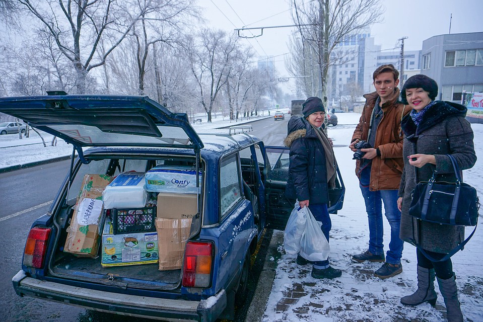 «Комсомолка» в Донецке провела первую благотворительную акцию. Мы повезли подарки в «красную зону» - детям фронтовой Саханки Фото: Юлия АНДРИЕНКО