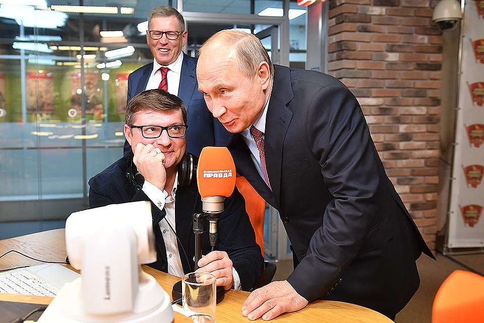 Владимир Путин вышел в прямой эфир Радио "Комсомольская правда" Фото: Виктор ГУСЕЙНОВ