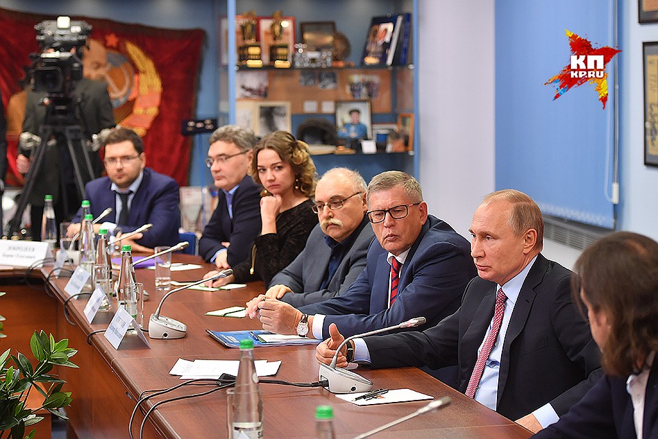 В редакции "Комсомольской правды" прошло совещание президента России с руководителями крупнейших печатных СМИ. Фото: Виктор ГУСЕЙНОВ