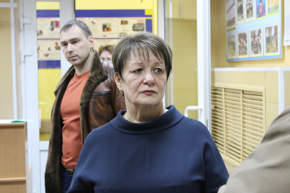 Директор школы Татьяна Цейтлина рассказала, что школьники сегодня будут заниматься по обычному расписанию. Фото: Сергей ТРЕТЬЯКОВ
