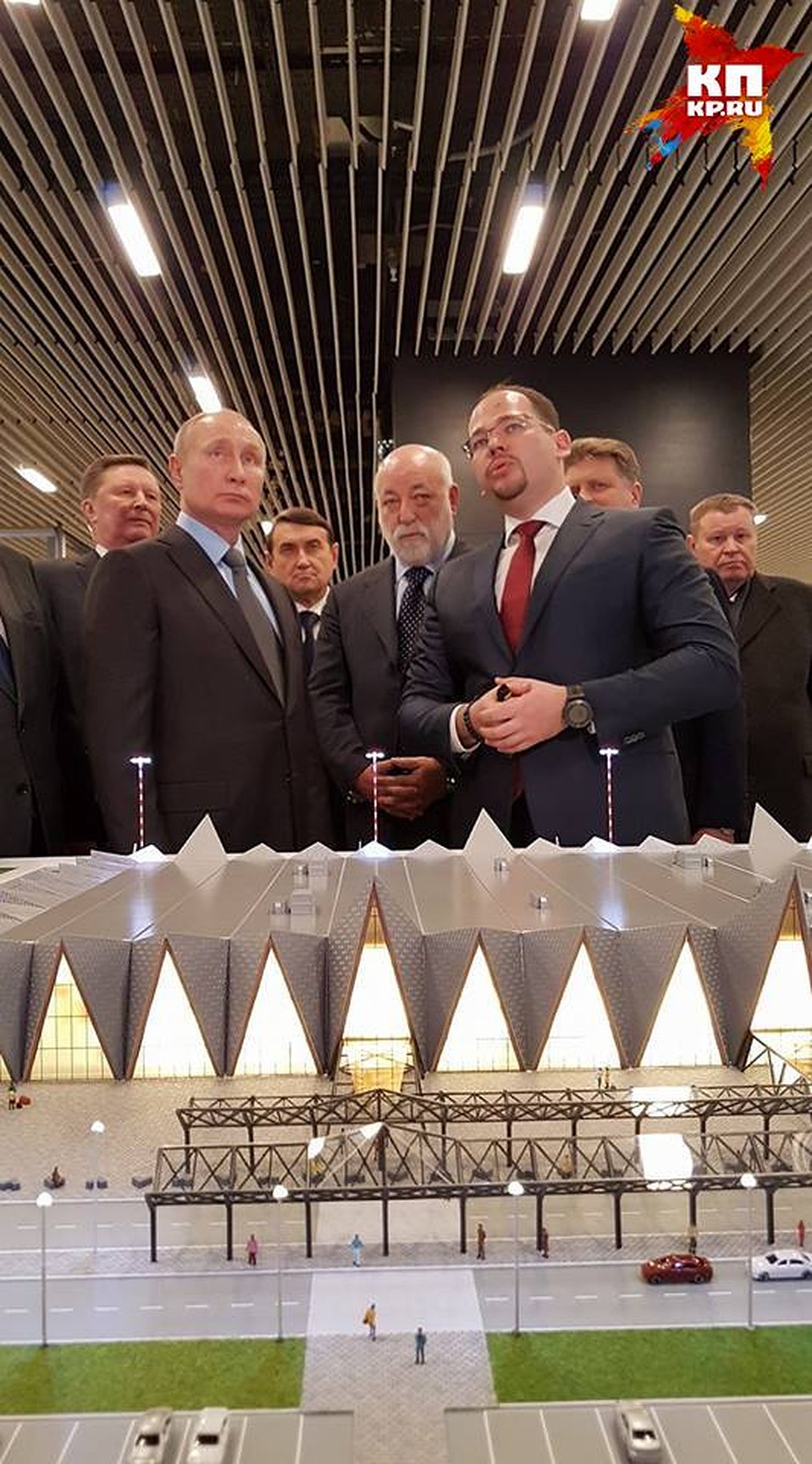 Владимир Путин особенно заинтересовался вопросом, что же будет на месте прежнего аэропорта, который находится в черте города. Фото: Ольга ЧЕПУРНАЯ