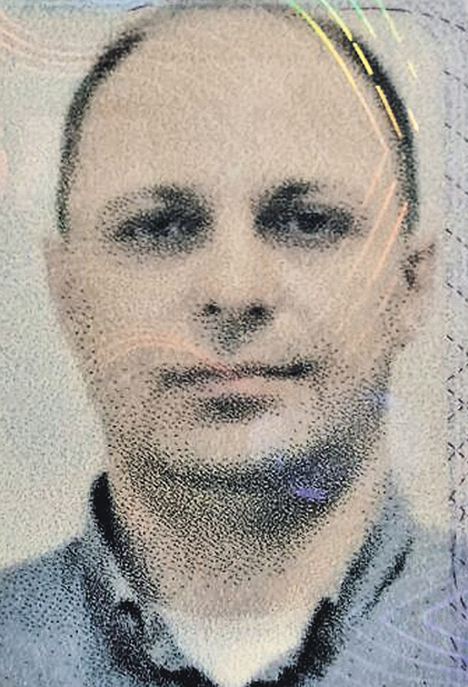В следствии считают, что Дмитрий вступал в половые отношения с несколькими девочками. Если вы опознали его на фото, просьба обратиться в Симоновский МРСО Следственного комитета: +7 (985) 894-35-53.