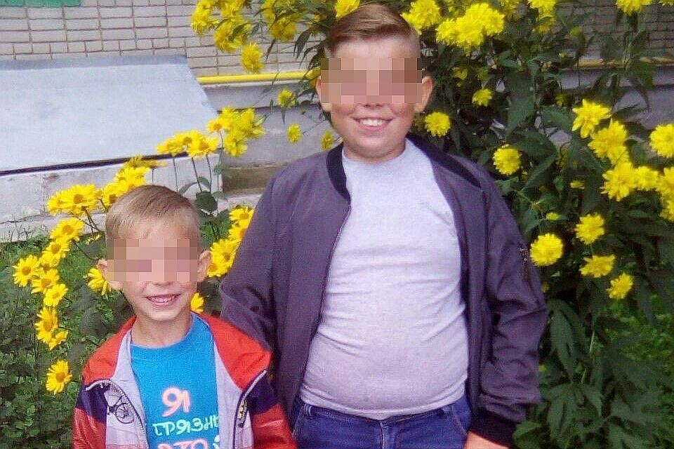 Двое братьев погибли, когда шли из детского сада домой.