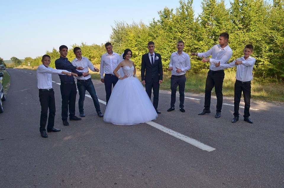 Замуж выдают очередную сестру